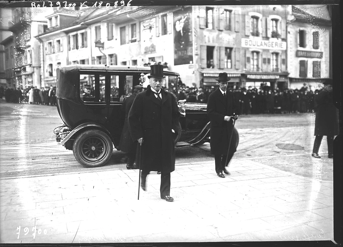 conference-de-lausanne-lord-curzon-se-rendant-au-chateau-douchy-btv1b53094598k.jpg